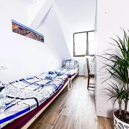 Apartment Modern Sanierte Mit 5 Einzelbetten In Leipzig-plagwitz *