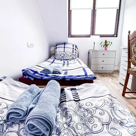 Apartment Modern Sanierte Mit 5 Einzelbetten In Leipzig-plagwitz *